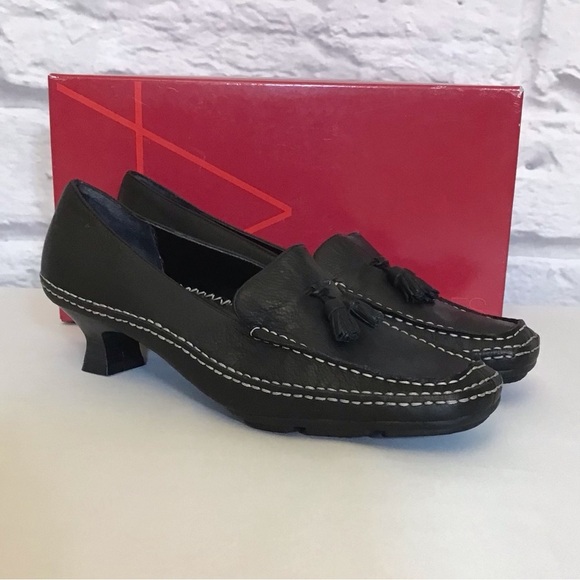 Aerosoles 8.5 Frontgate Black Leather Tassel Loafers Flare Heels Career Shoes - Picture 2 of 12